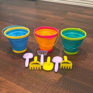 Colorful Collapsible Beach Buckets and Tools Set